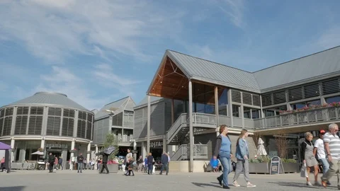 People visiting the Arc Shopping Centre at Bury St Edmunds 스톡 동영상 95872348
