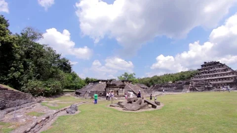 People visiting the pyramids in the archaeological zone of "Tajin" en Veracruz. Stock Footage 77375457