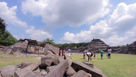 People visiting the pyramids in the archaeological zone of "Tajin" en Veracruz. Stock Footage 77375508