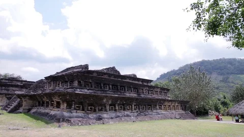 People visiting the pyramids in the archaeological zone of "Tajin" en Veracruz. Stock Footage 77404346