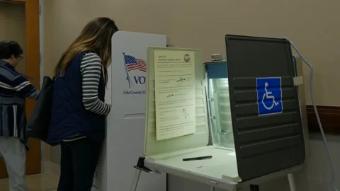 People Voting In The U.S., Contemporary Vídeos de archivo 132592400