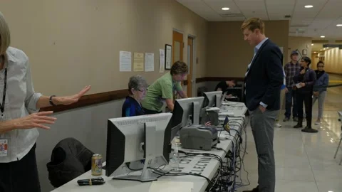 People Voting In The U.S., Contemporary Vidéo 132594858