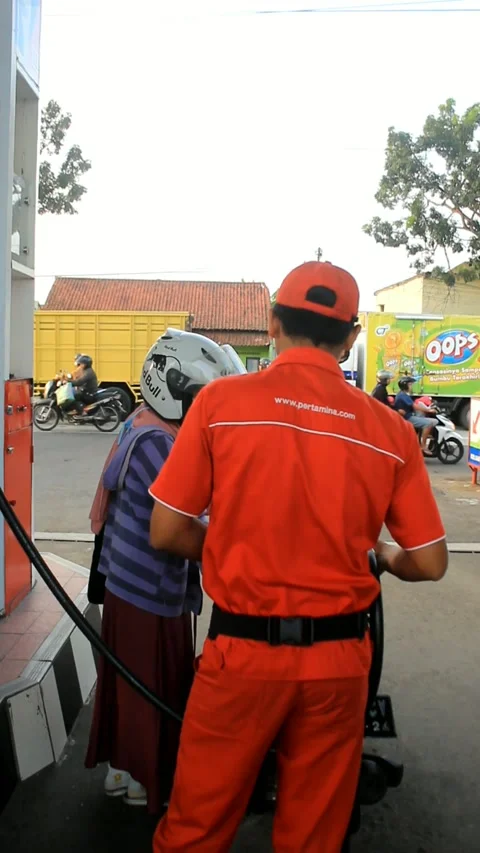 People wait in line to fill up their tanks at a petrol station Stock Footage 279865857