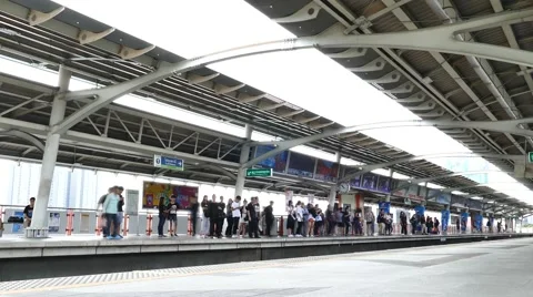 People waiting sky train for transit. concept time lapse. Video stock 68615160