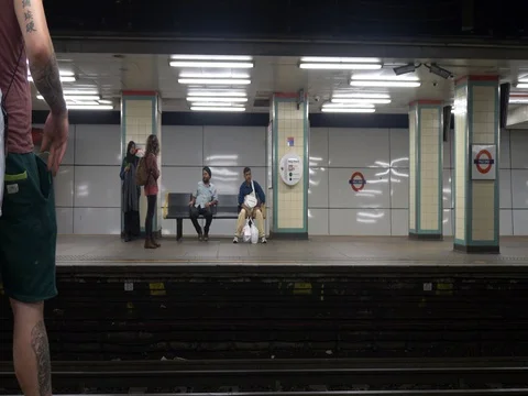 People Waiting Subway Platform underground London England Stock-Footage 80469958