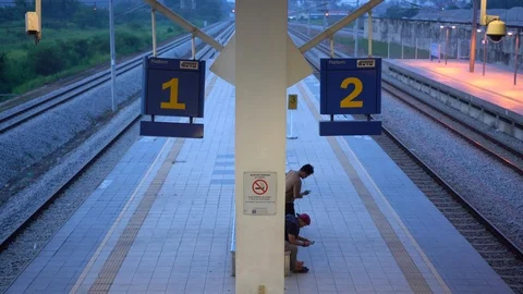 People waiting the train at the outdoor platform Video stock 110946893