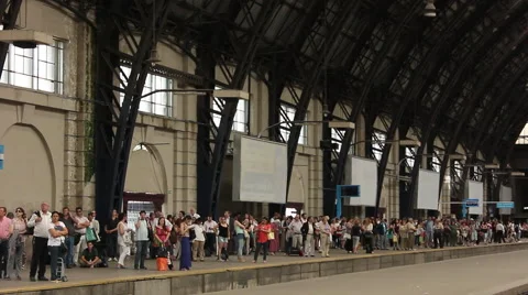 People waiting the train. Passengers Vídeo Stock 46214825