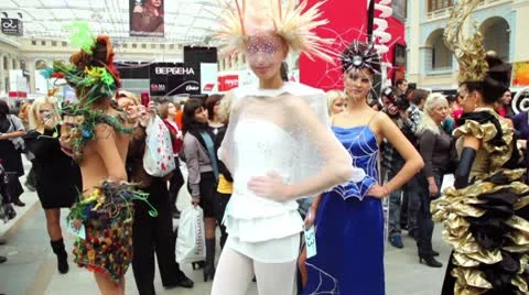 People walk among models and make photo Stock Footage