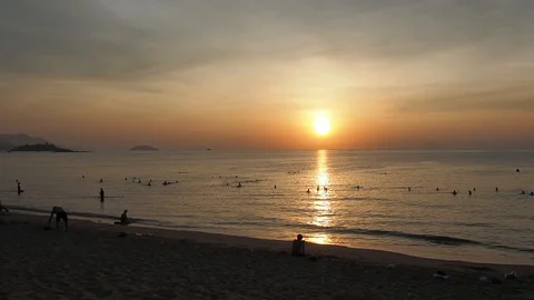 People walk on the beach at dawn Video stock 89690656