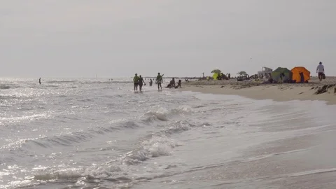 People Walk On Beach Видео 98488541