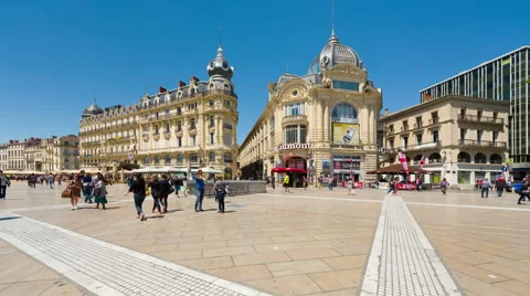 People walk on the Place de la Comédie square in Montpellier timelapse Video stock 59084923