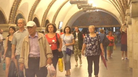 People walk on the subway platform Stock Footage 113969062