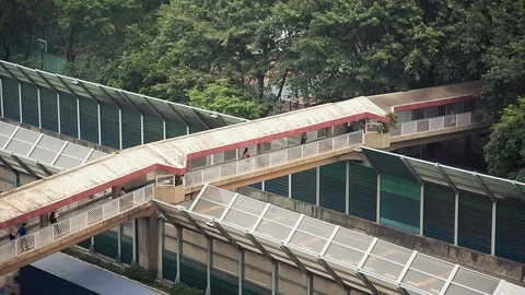 People walking across an elevated walkway overpass in Hong Kong 스톡 동영상 114649582