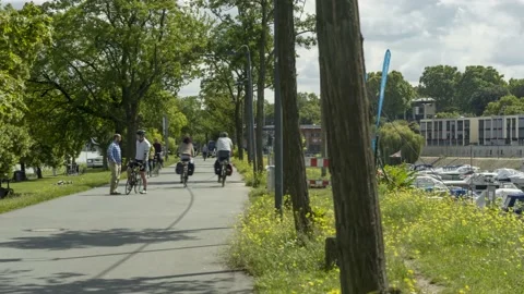 People walking along Path on a Beautiful Day Timelapse 4K  Vídeos de archivo 132959161