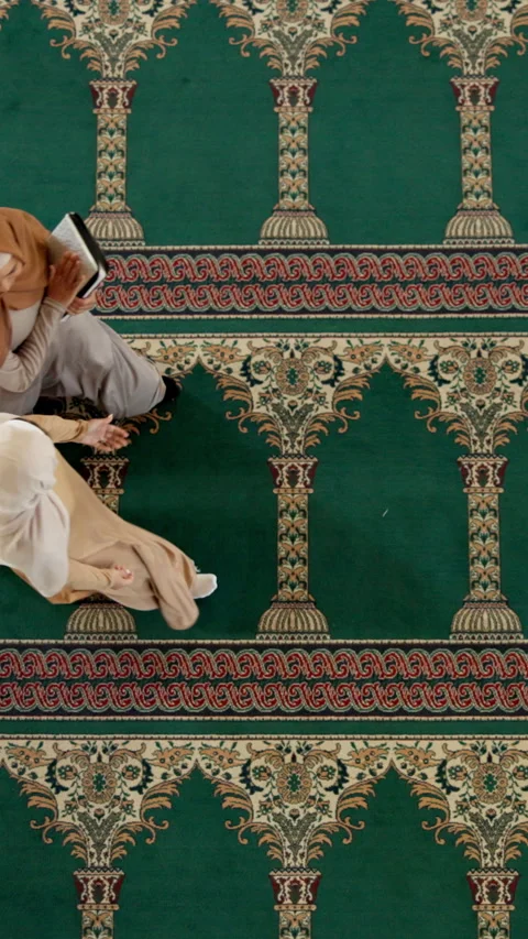 People, walking and mosque for talking on islam, seeking knowledge and top view Stockbeeldmateriaal 287980360