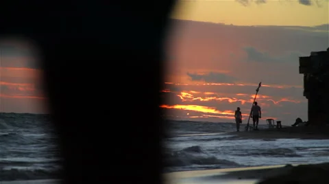 People walking on the beach. Vídeo Stock 48149210