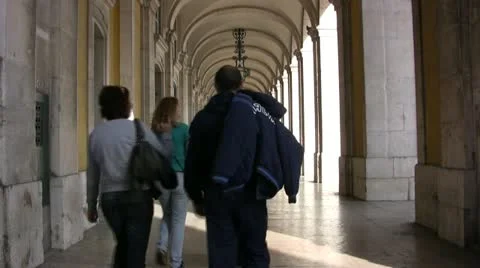 People walking down an arcade in Praça do Comércio, Lisbon. Stock-Footage 20357150