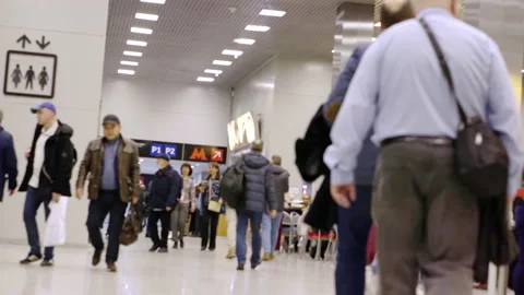 People walking down a corridor in a large room Video stock 194260981