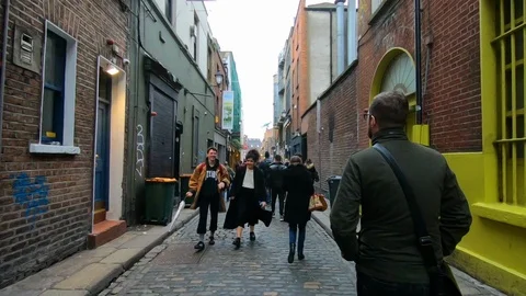People walking down road or alley way in Dublin Ireland Temple Bar area. 스톡 동영상 108858364