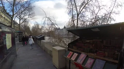 People walking at the famous galleries boxes along the Seine River in Paris 스톡 동영상 47368802
