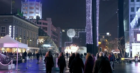People walking in the inner city Eindhoven at night, Netherlands, 4K Vidéo 82377705