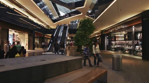 People walking inside a big modern shopping mall 스톡 동영상 51628422