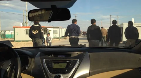 People walking inside Zaatari Refugee Camp_01 Video stock 41488015