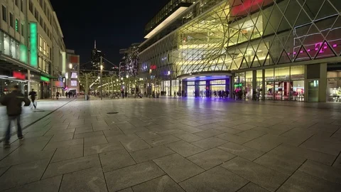 People Walking at Night Loop 库存影片 98498521