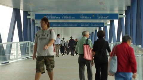People Walking Over Bridge, Super Slow Motion In Hong Kong 動画素材 43543172