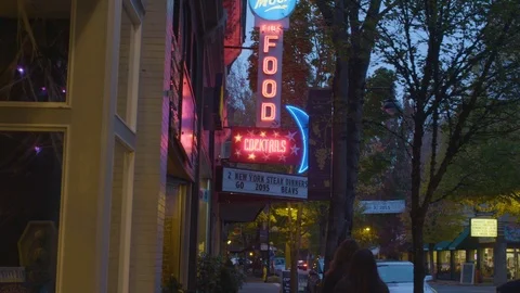 People walking on a pavement Vídeos de archivo 87801538