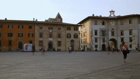 People walking in Piazza dei Cavalieri, a central square in the Pisa, Tuscany Stock Footage 89716153