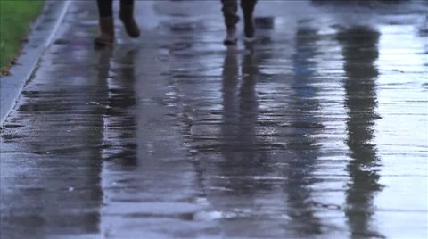 People walking in the rain Video stock 50064658