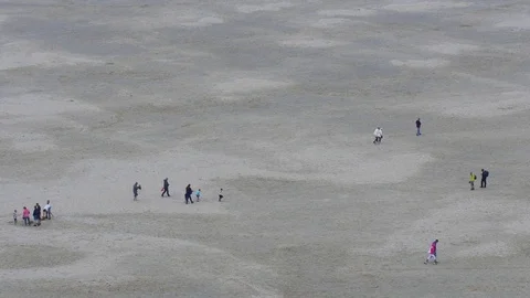 People walking on sand Stock-Footage 75614214