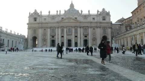 People walking at St. Peter Square Stock-Footage 10772935