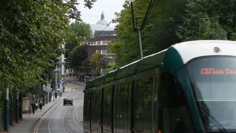 People walking on the streets of the city of Nottingham Vídeos de archivo 139835853