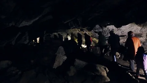 People walking through the cave 库存影片 76688964