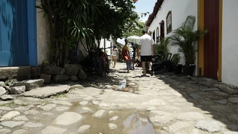 People Walking Through Colonial Rua do Fogo, Paraty, Brazil 스톡 동영상 328228673