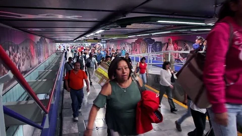 People walking through the corridors of the subway station. Stock Footage 77327694