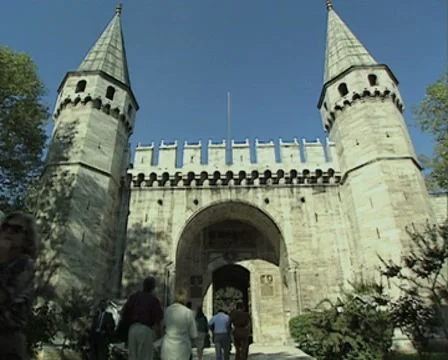 People walking through Gate of Salutation at Topkapi Palace Stock Footage