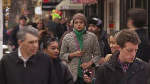 People walking toward camera on 6th Avenue in New York City Vídeo Stock 36560104