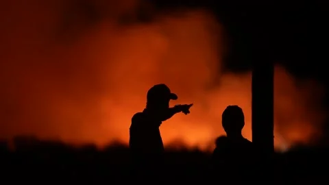 People watch massive fire burning at river bottom in Ventura, CA Video stock 145651091