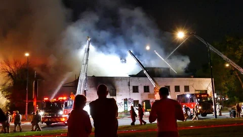 People watching fire 動画素材 116013768