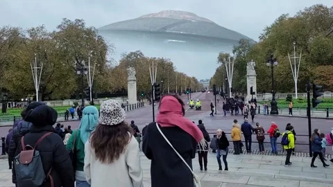People watching First contact with alien spaceship ufo London Stock Footage