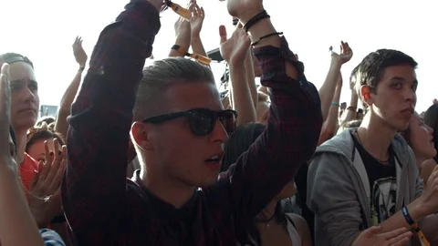 People Waving And Clapping Hands At Concert, Enjoying Music Vidéo 89493081