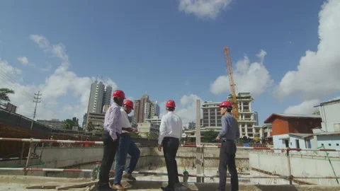 People Work Together On A Construction Site, Checking Unfinished Building.， Vídeos de archivo 133341673