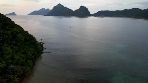 People on zip line in the Philippines Video stock 259334593