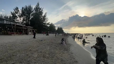 People's activities on the beach 動画素材 264104483