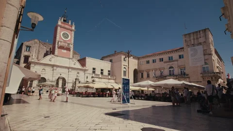 People's Square with City Guard Building and cafes in Zadar Stockbeeldmateriaal 340331005