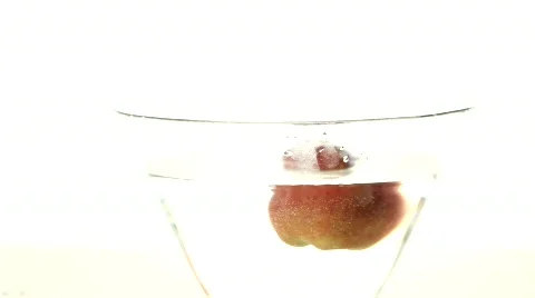 Pepper falling into a bowl of water Video stock 698976