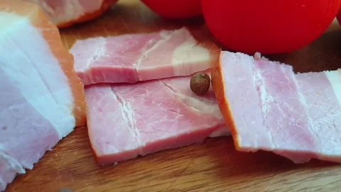 Pepper falls on bacon, slow motion Video stock 115826278